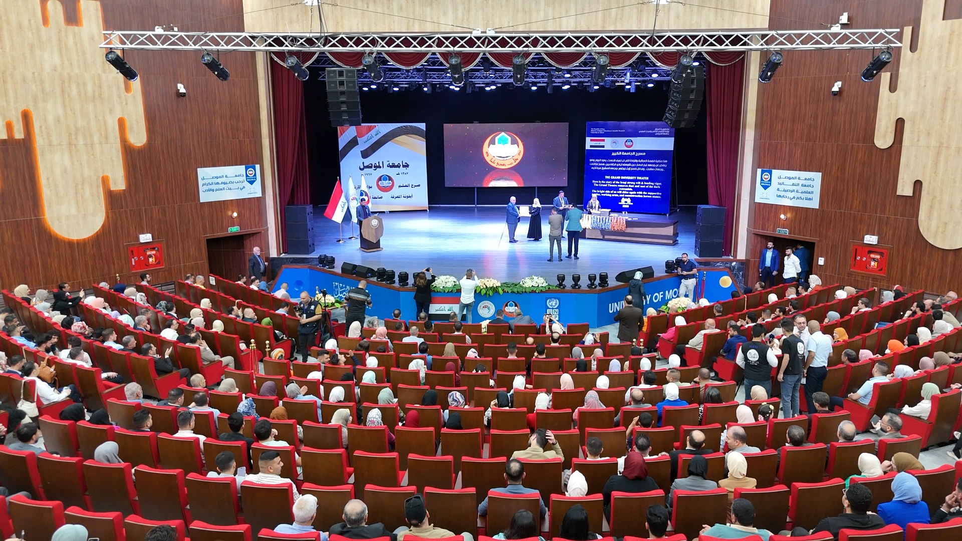 مسرح-الجامعة (1)